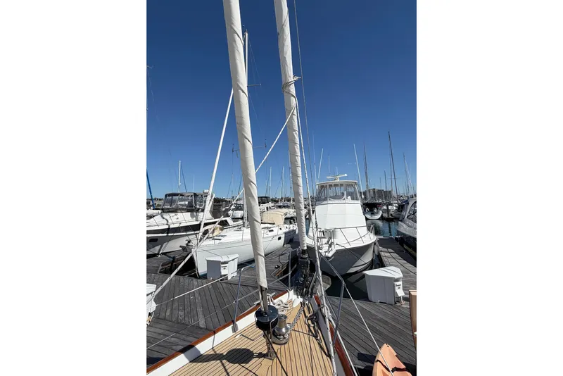 Slide: The Image of Beneteau Oceanis 523 sailboat docked at marina, clear blue sky, 2006 model. - 19