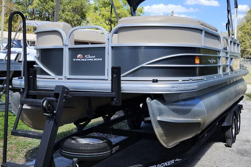 Slide: The Image of 2018 Sun Tracker Party Barge 20 DLX pontoon boat on trailer. - 3