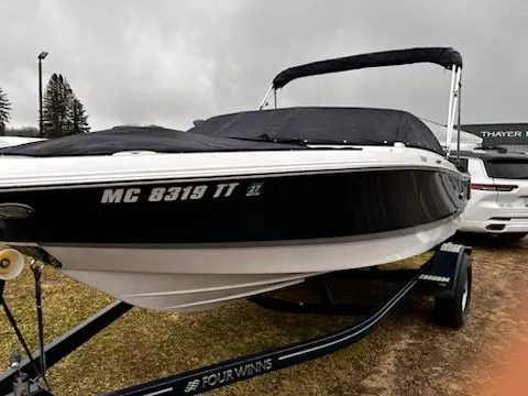 The Image of 2015 Four Winns Horizon 180 boat on trailer, side view. - 1