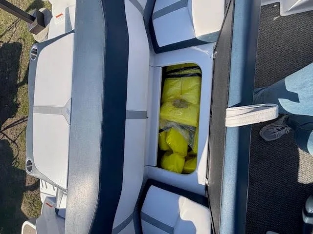 Slide: The Image of Four Winns HORIZON 180 OPEN BOW 2015 - 10