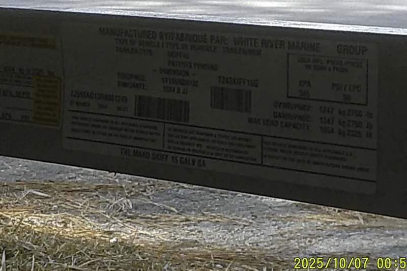 Slide: The Image of Label on 2024 Mako Pro Skiff 15 CC boat trailer, showing specifications and manufacturing details. - 33