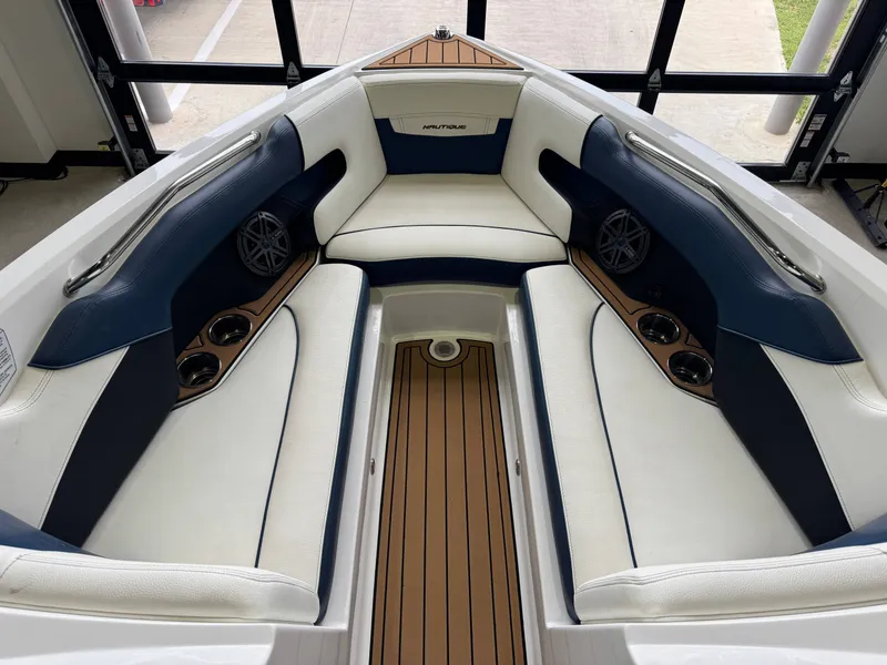 Slide: The Image of Nautique Super Air Nautique 230 2019 - 17