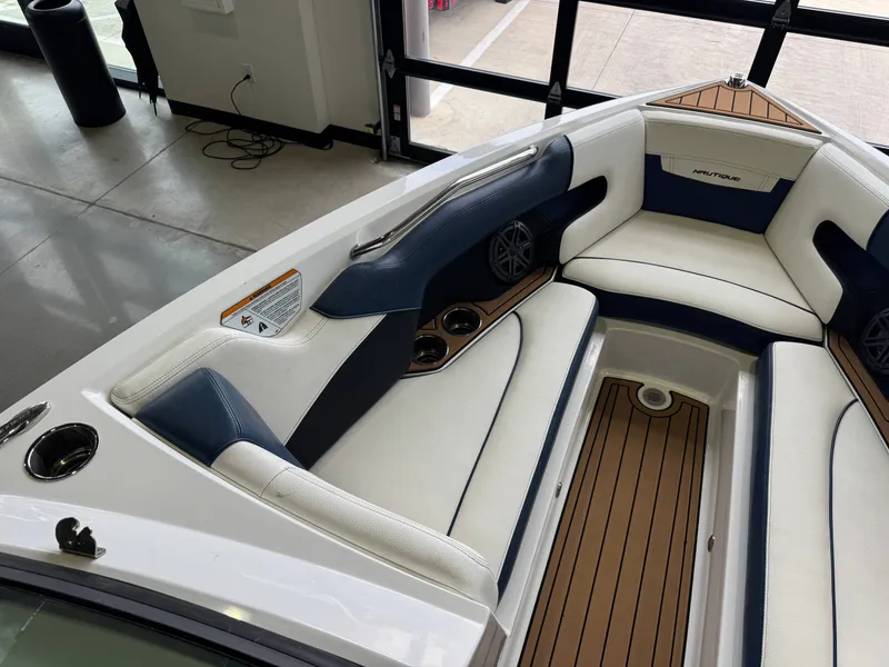 Slide: The Image of Nautique Super Air Nautique 230 2019 - 19