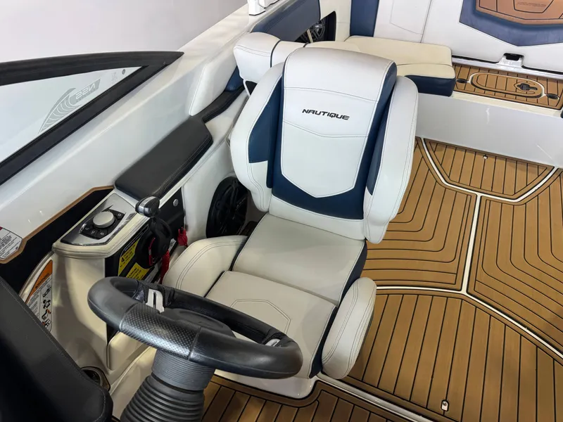 Slide: The Image of Nautique Super Air Nautique 230 2019 - 21