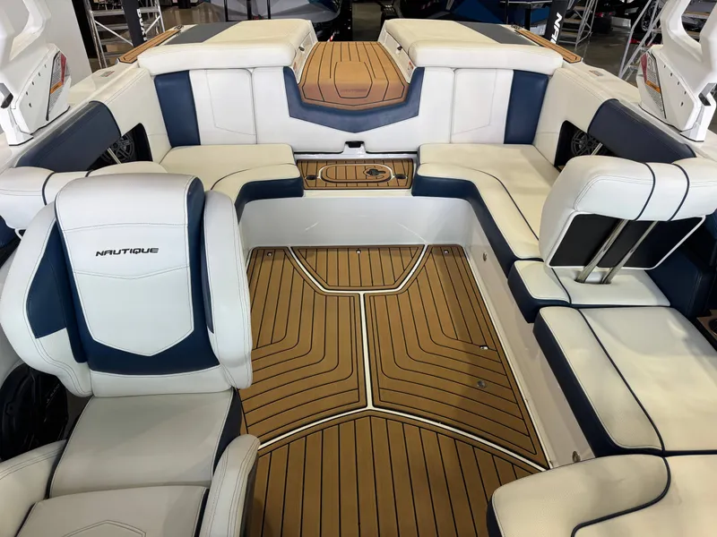 Slide: The Image of Nautique Super Air Nautique 230 2019 - 22