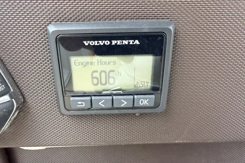 Slide: The Image of Volvo Penta engine hour meter displaying 606 hours on 2019 Cobalt R5 Surf boat. - 35