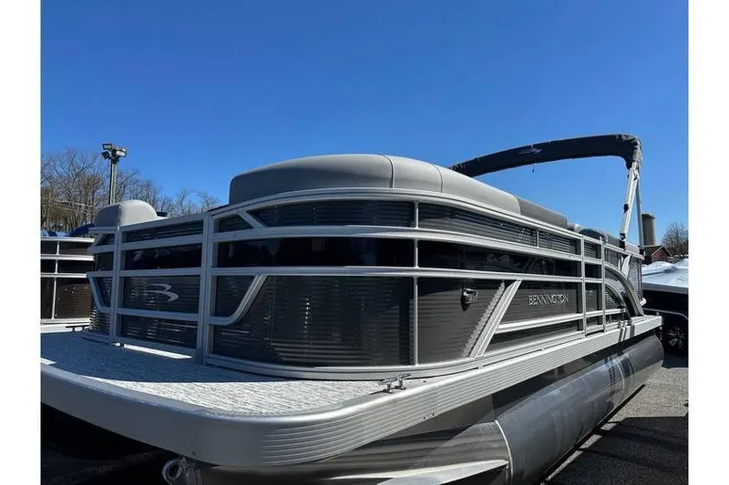 The Image of 2026 Bennington 20 SSR Quad Bench pontoon boat with Yamaha 90Hp engine, in stock. - 1