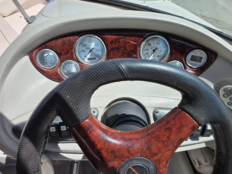 Slide: The Image of Dashboard of a 2003 Monterey 208SI Montura boat. - 10