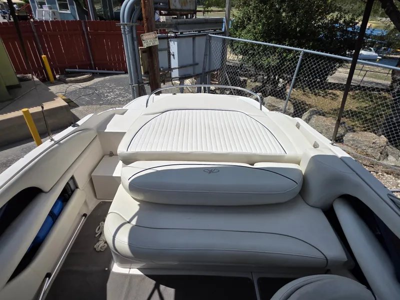 Slide: The Image of Interior of a 2003 Monterey 208SI Montura boat. - 7