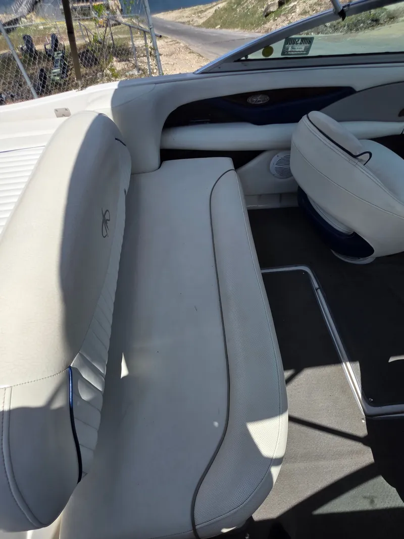 Slide: The Image of Interior of a 2003 Monterey 208SI Montura boat with white seating. - 8