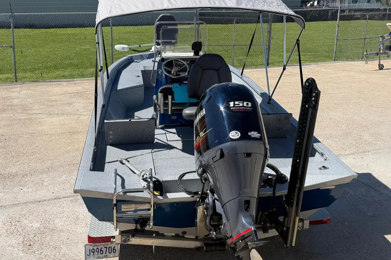 Slide: The Image of 2015 Xpress H22B Bay boat with Yamaha 150 engine, parked on concrete. - 3