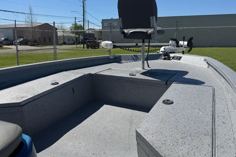 Slide: The Image of 2015 Xpress H22B Bay boat interior with seating and trolling motor. - 9