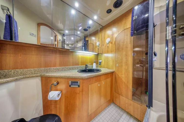 Slide: The Image of 2001 Cruisers 4450 - Image 20 - 20