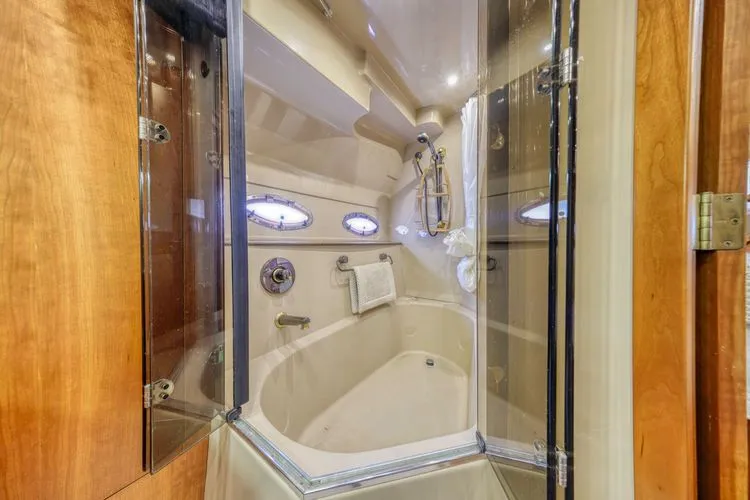 Slide: The Image of 2001 Cruisers 4450 - Image 22 - 22