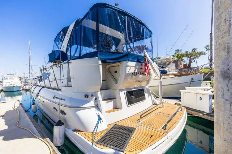 Slide: The Image of 2001 Cruisers 4450 - Image 3 - 3