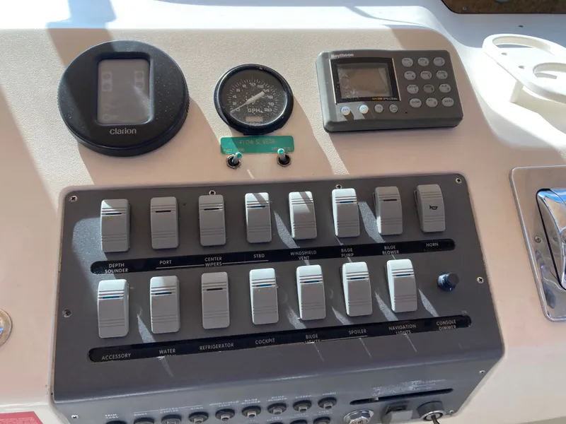 Slide: The Image of Sea Ray 300 Sundancer 1995 - 15