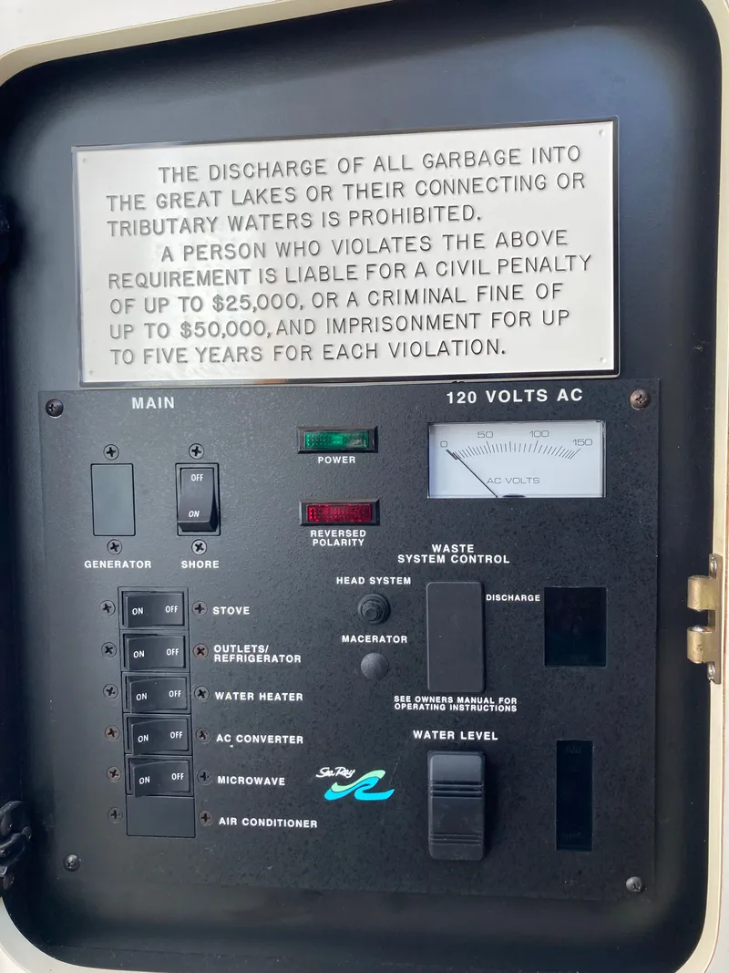 Slide: The Image of Sea Ray 300 Sundancer 1995 - 18