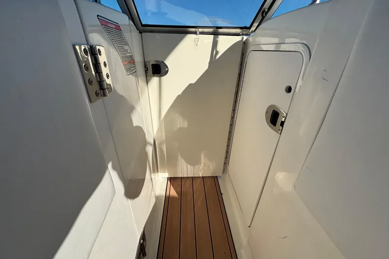 Slide: The Image of Interior of 2007 Sea Ray SLX 250 boat with audio system and speaker. - 41