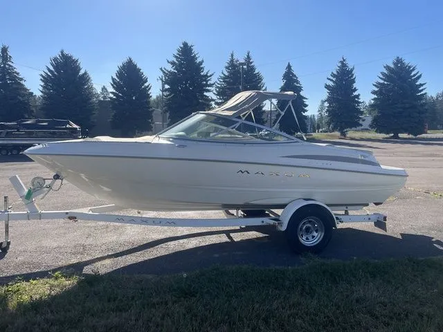 Slide: The Image of Maxum 19 2000 - 7