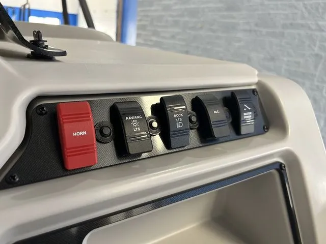 Slide: The Image of Godfrey Xperience 2286 SFLX 27" Impact Center Tube Package 2026 - 18