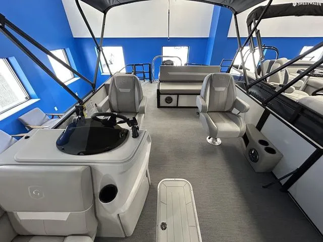 Slide: The Image of Godfrey Xperience 2286 SFLX 27" Impact Center Tube Package 2026 - 9