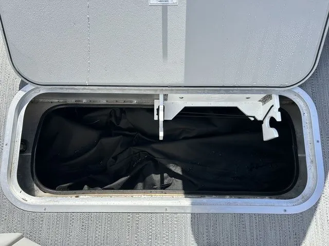 Slide: The Image of Godfrey Sweetwater 2286 FS 27" iMPACT Center Tube Package 2026 - 10