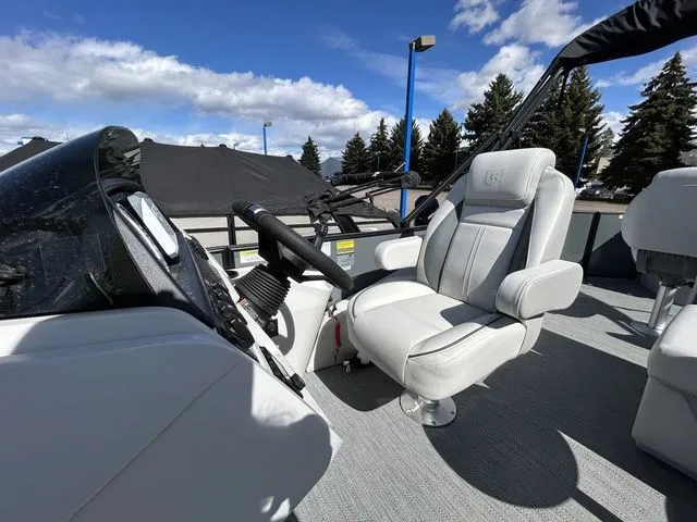 Slide: The Image of Godfrey Sweetwater 2286 FS 27" iMPACT Center Tube Package 2026 - 14