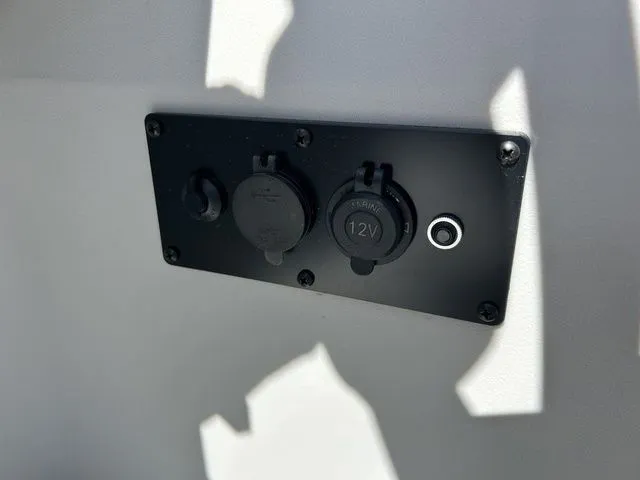 Slide: The Image of Godfrey Sweetwater 2286 FS 27" iMPACT Center Tube Package 2026 - 20