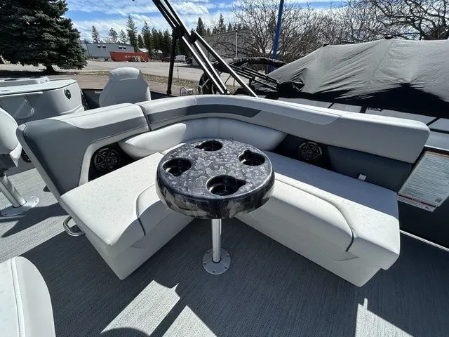 Slide: The Image of Godfrey Sweetwater 2286 FS 27" iMPACT Center Tube Package 2026 - 23