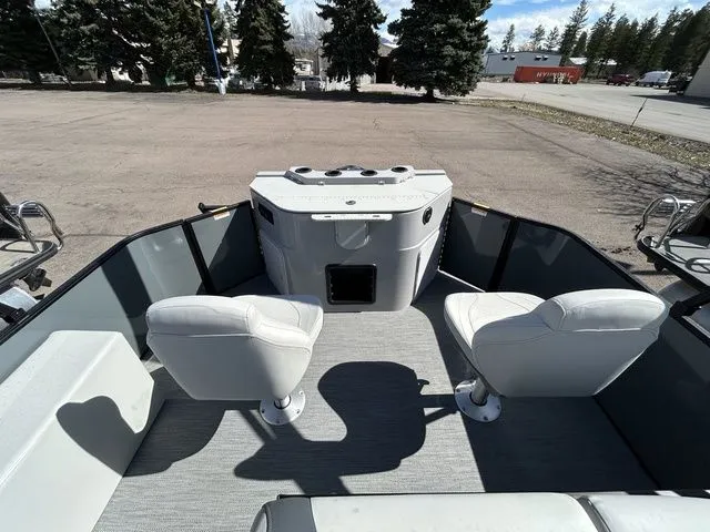 Slide: The Image of Godfrey Sweetwater 2286 FS 27" iMPACT Center Tube Package 2026 - 25