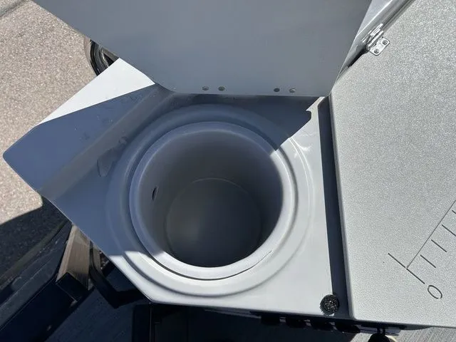 Slide: The Image of Godfrey Sweetwater 2286 FS 27" iMPACT Center Tube Package 2026 - 28