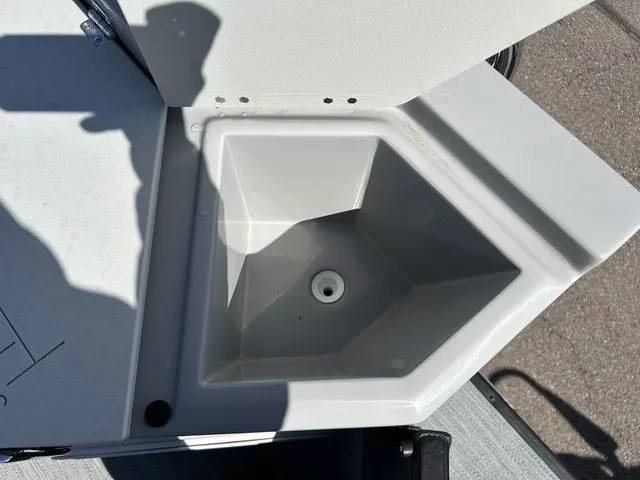 Slide: The Image of Godfrey Sweetwater 2286 FS 27" iMPACT Center Tube Package 2026 - 29