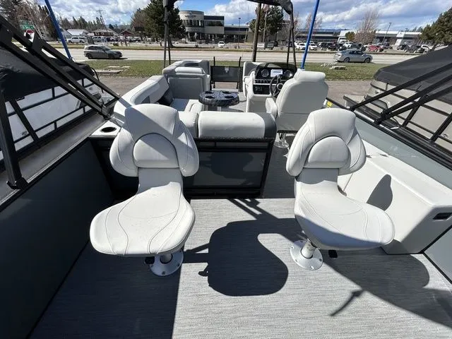 Slide: The Image of Godfrey Sweetwater 2286 FS 27" iMPACT Center Tube Package 2026 - 30