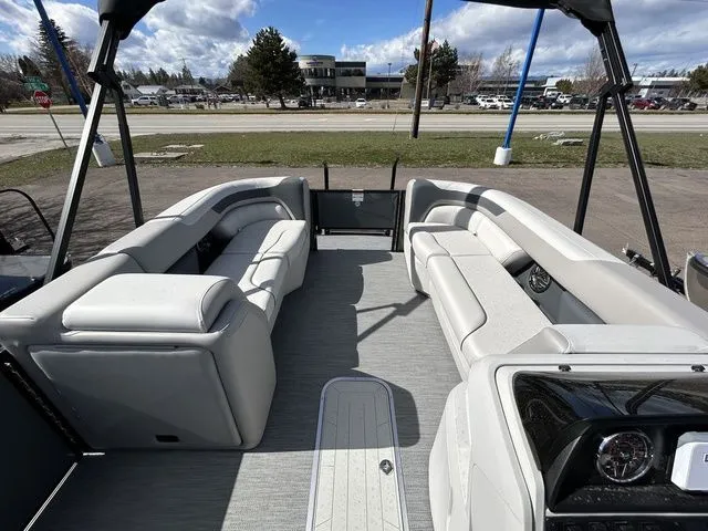 Slide: The Image of Godfrey Sweetwater 2286 FS 27" iMPACT Center Tube Package 2026 - 4