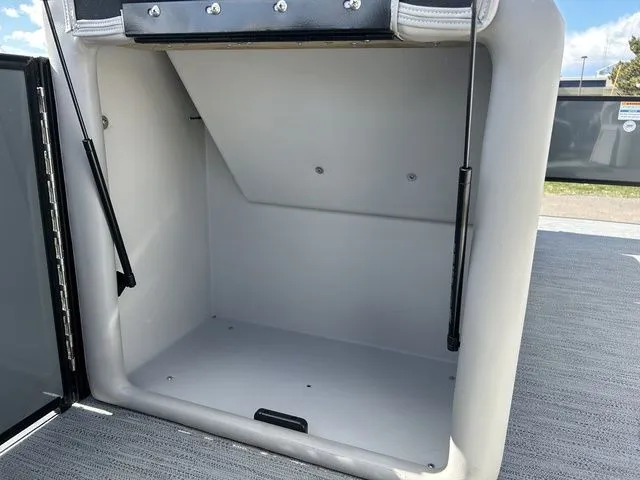 Slide: The Image of Godfrey Sweetwater 2286 FS 27" iMPACT Center Tube Package 2026 - 5