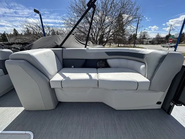 Slide: The Image of Godfrey Sweetwater 2286 FS 27" iMPACT Center Tube Package 2026 - 6