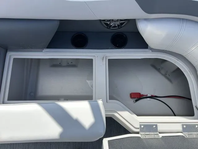 Slide: The Image of Godfrey Sweetwater 2286 FS 27" iMPACT Center Tube Package 2026 - 7