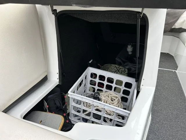 Slide: The Image of Tigé R20 2011 - 20