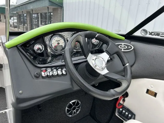 Slide: The Image of Tigé R20 2011 - 22