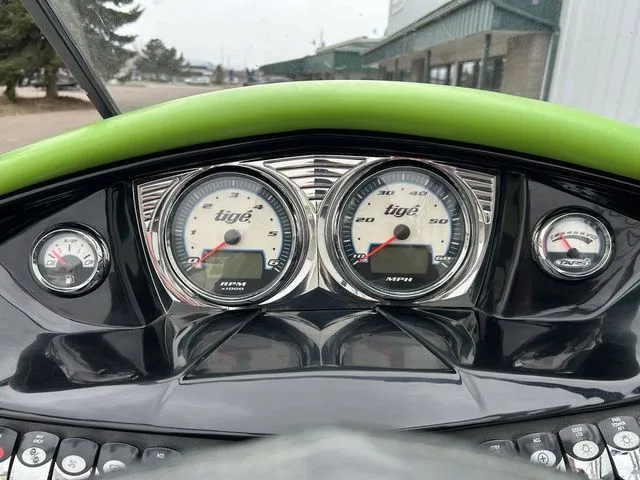 Slide: The Image of Tigé R20 2011 - 23