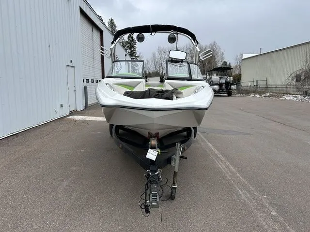 Slide: The Image of Tigé R20 2011 - 3