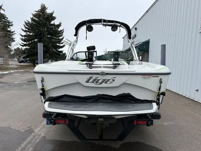 Slide: The Image of Tigé R20 2011 - 4