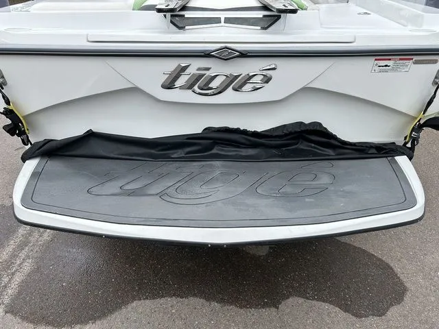 Slide: The Image of Tigé R20 2011 - 5