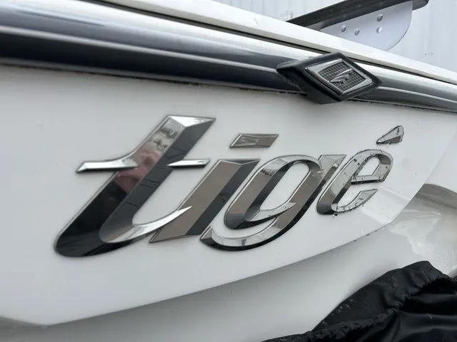 Slide: The Image of Tigé R20 2011 - 6