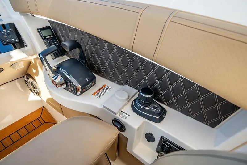 Slide: The Image of Throttle control and joystick - 25