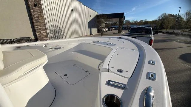 Slide: The Image of Sea Pro 250 DLX W/300HP 2025 - 13
