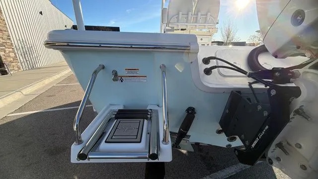 Slide: The Image of Sea Pro 250 DLX W/300HP 2025 - 18