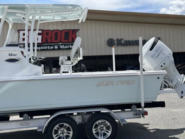 Slide: The Image of Sea Pro 250 DLX W/300HP 2025 - 20