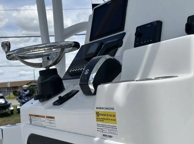 Slide: The Image of Sea Pro 250 DLX W/300HP 2025 - 24