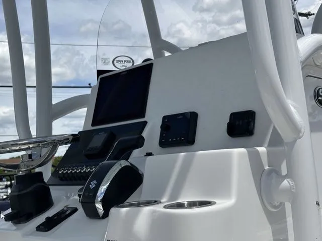 Slide: The Image of Sea Pro 250 DLX W/300HP 2025 - 25